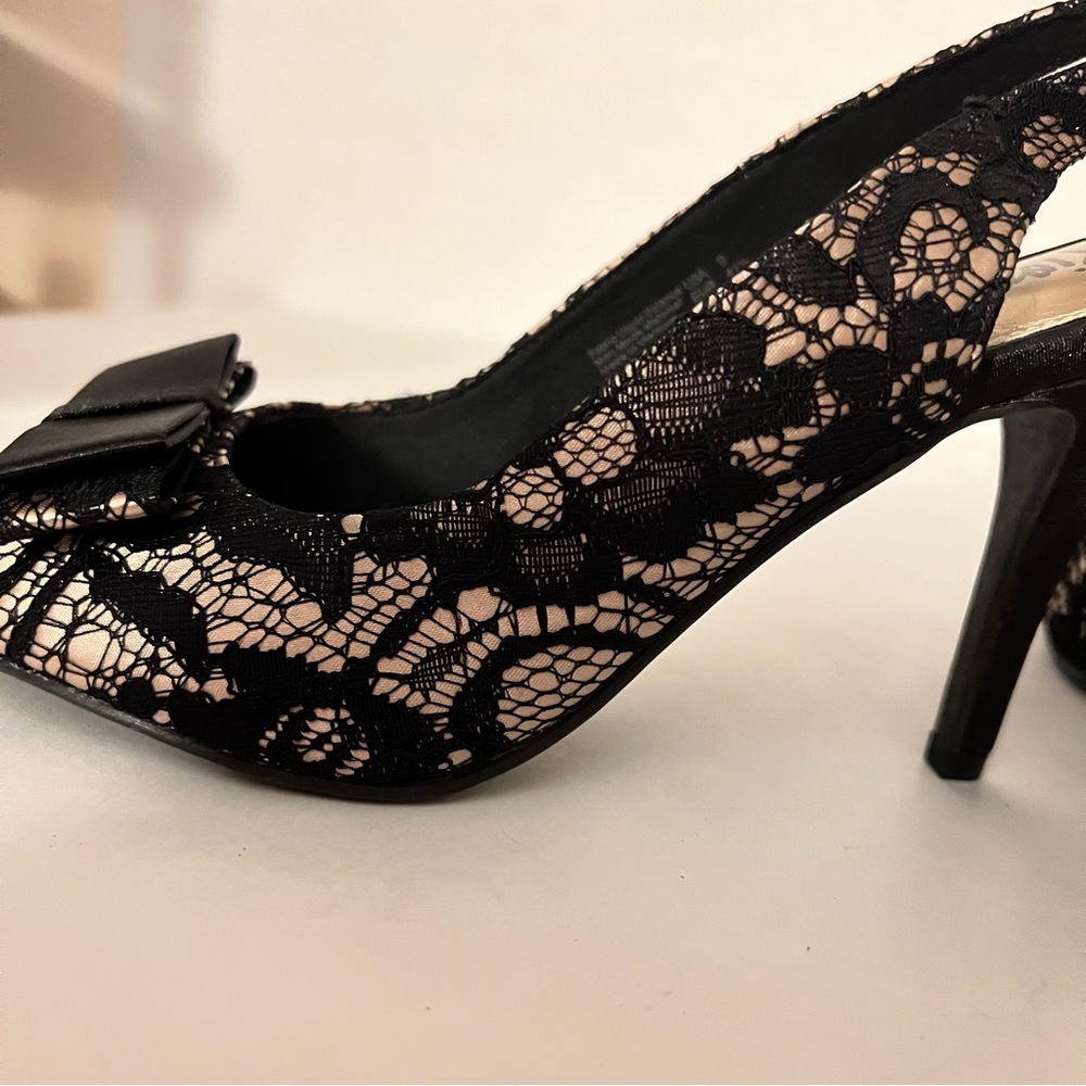 NWOT | Fioni Night | Style Haylee | Black Lace Peek Toe Heels | Size 9 (41.5)